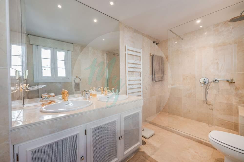 Adosado en Nueva Andalucía