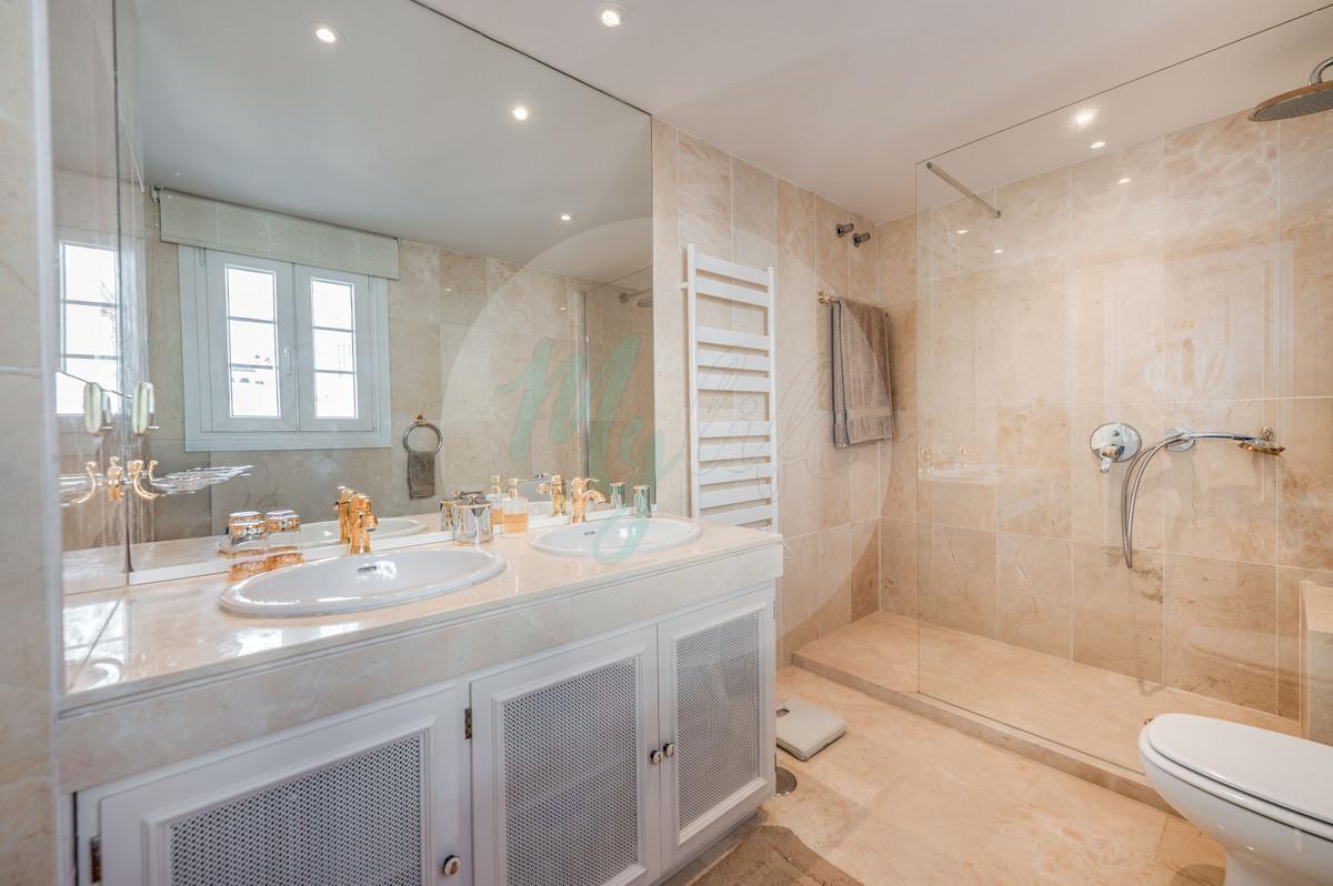 Adosado en Nueva Andalucía