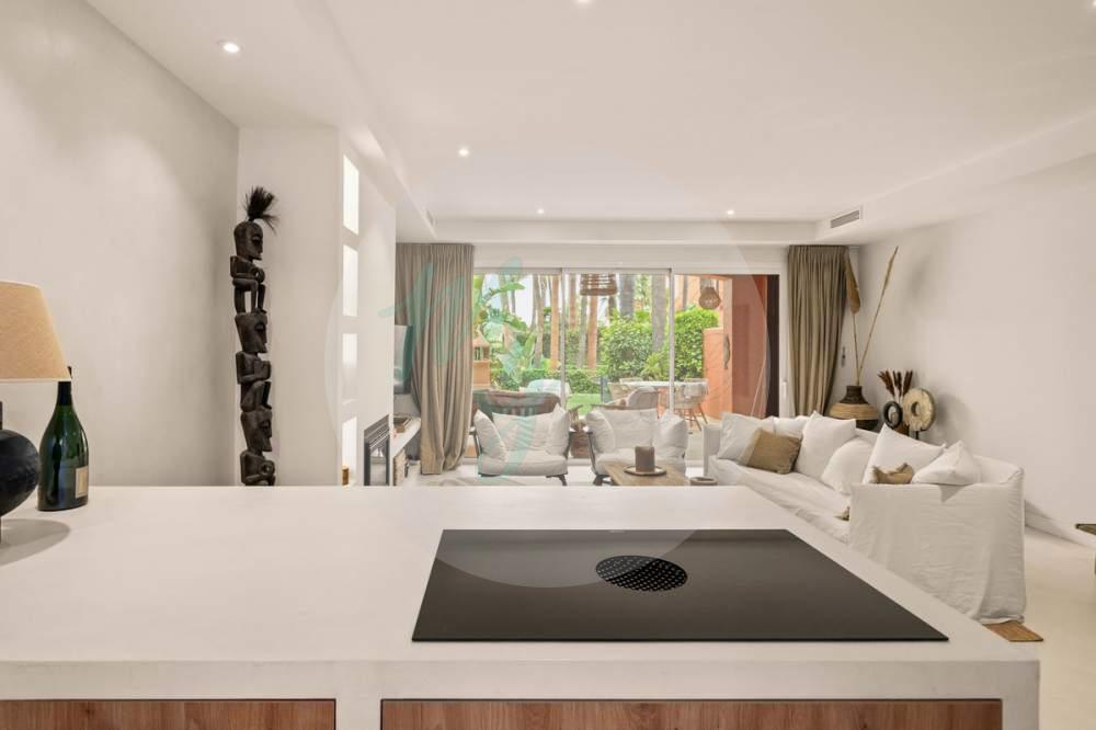 Townhouse in Golden Mile