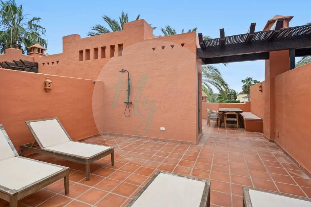 Townhouse in Golden Mile