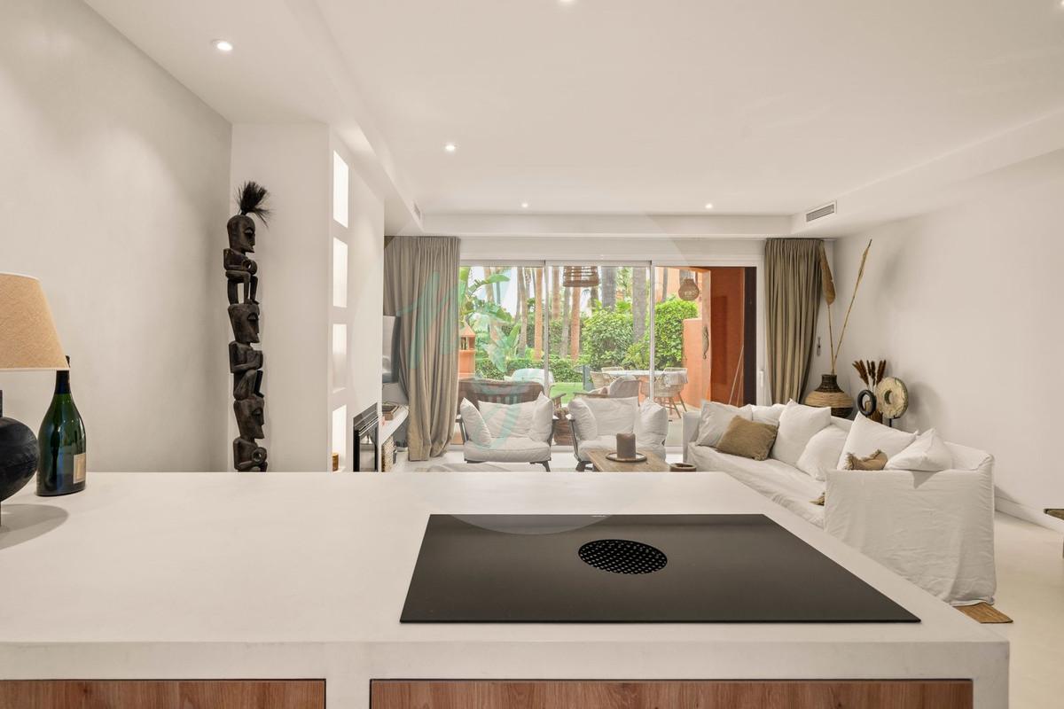 Townhouse in Golden Mile