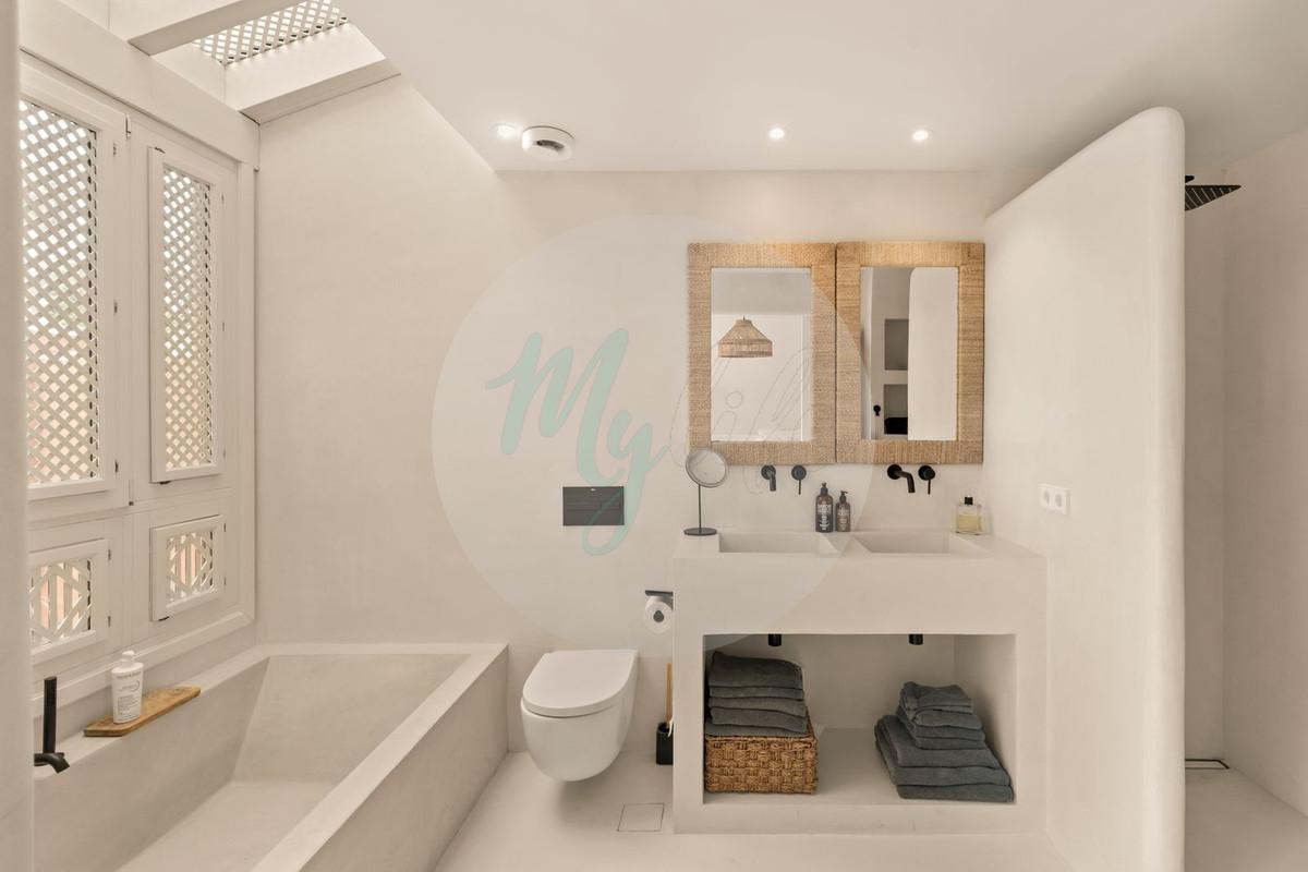 Townhouse in Golden Mile