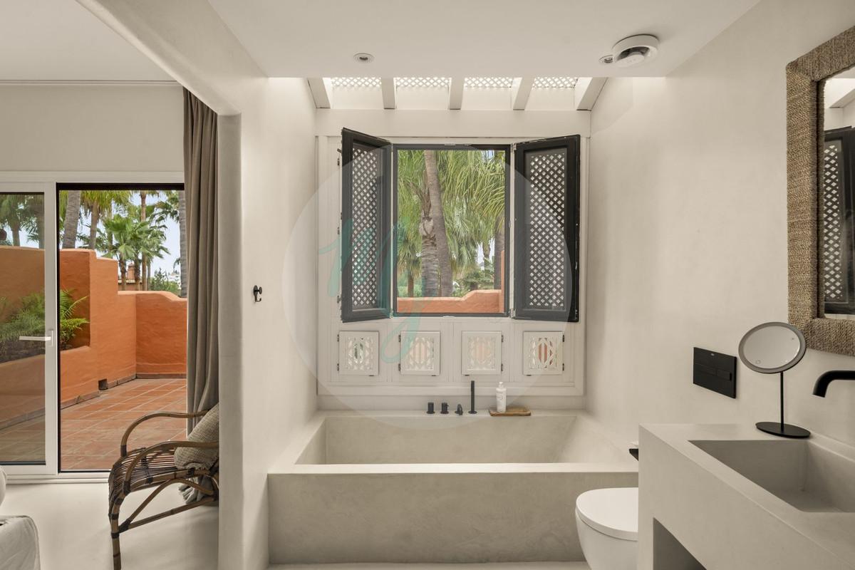 Townhouse in Golden Mile