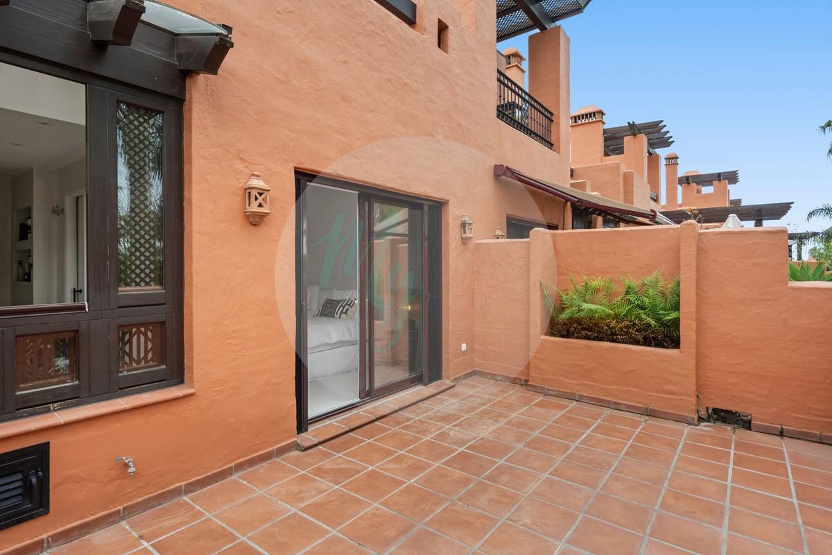 Townhouse in Golden Mile