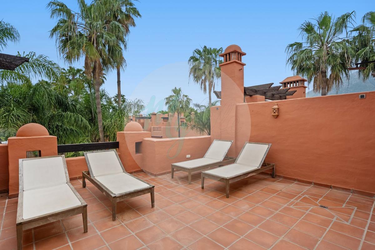 Townhouse in Golden Mile