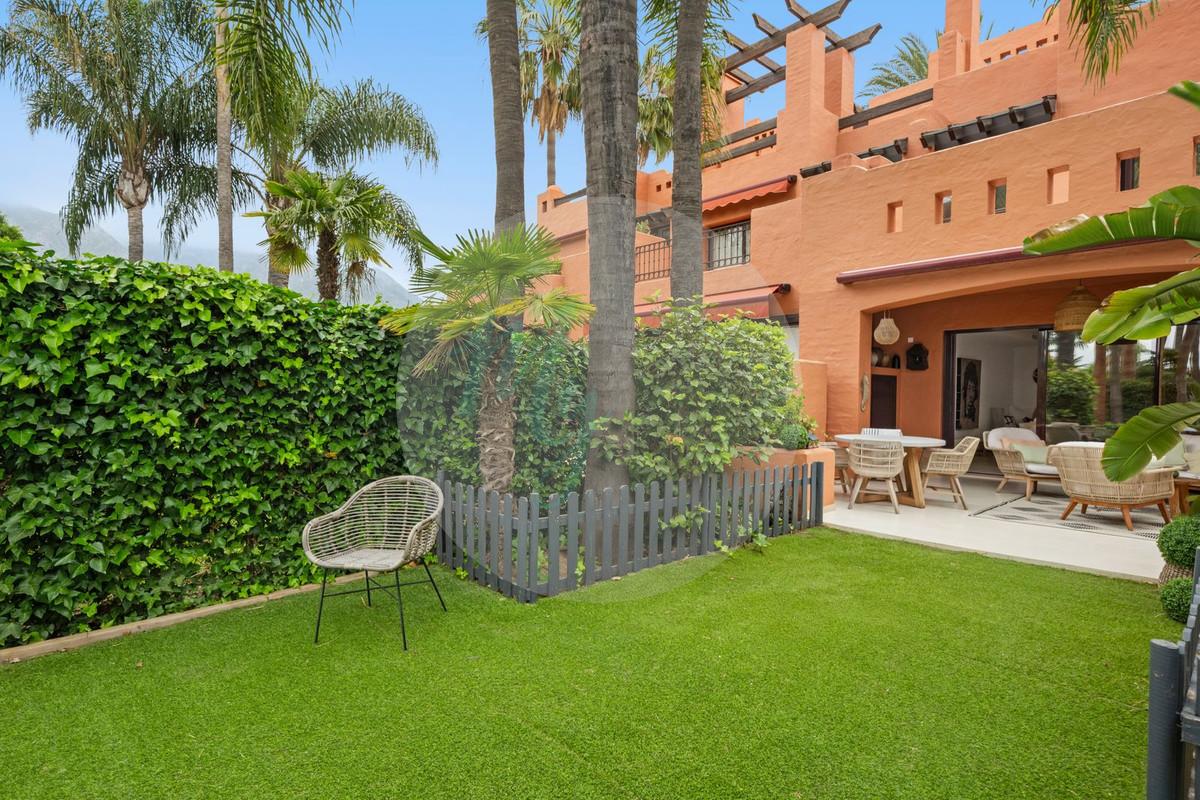 Townhouse in Golden Mile
