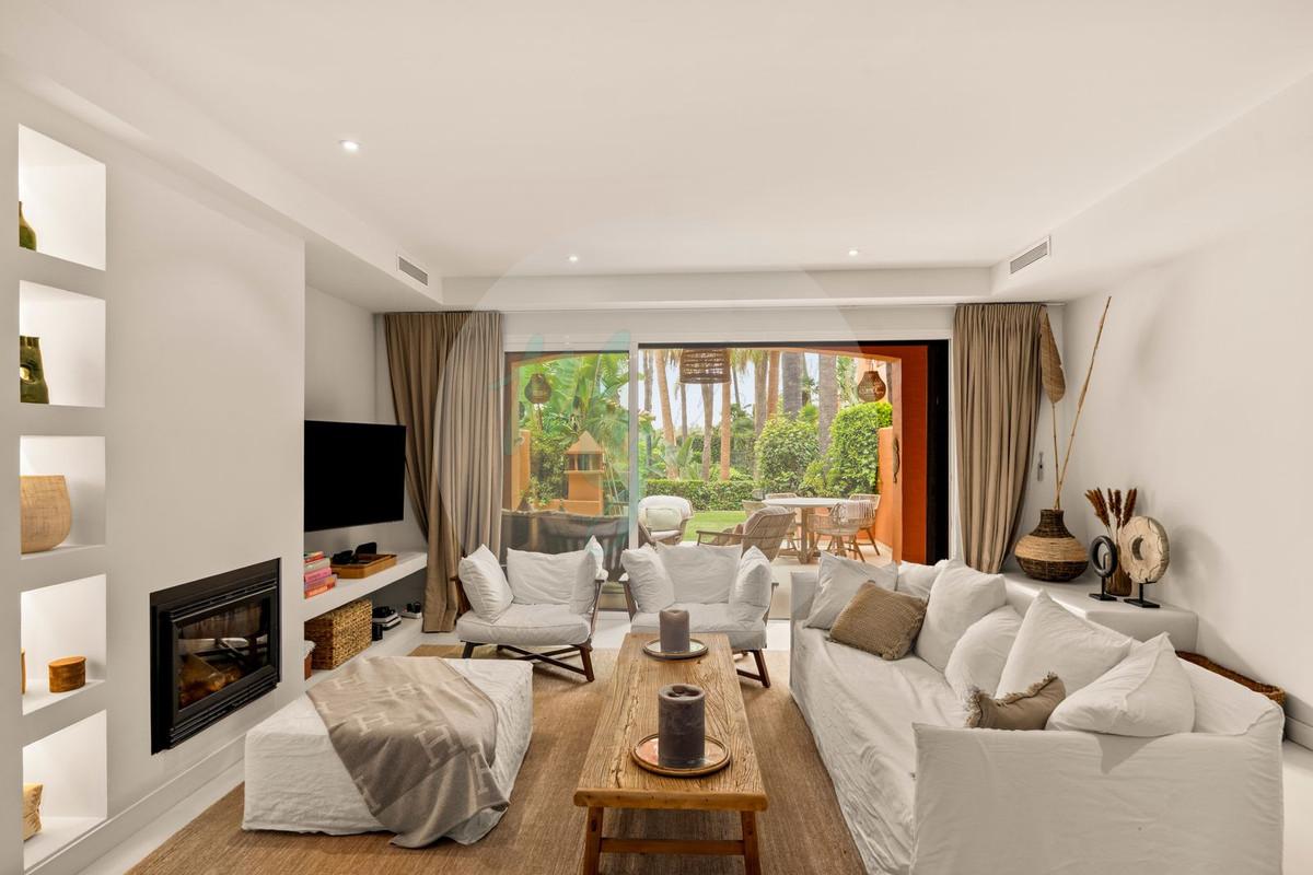 Townhouse in Golden Mile