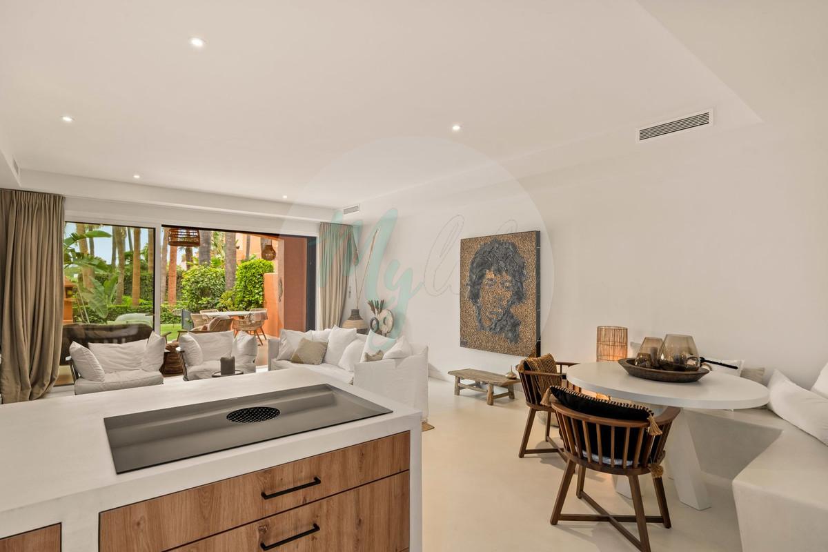 Townhouse in Golden Mile