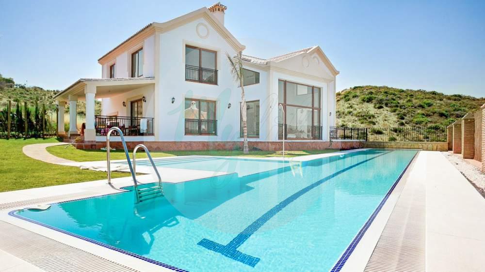 Wholesale & Distribution in La Cala Golf