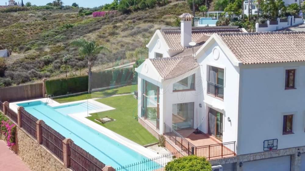 Wholesale & Distribution in La Cala Golf