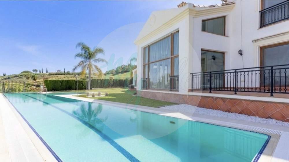 Wholesale & Distribution in La Cala Golf