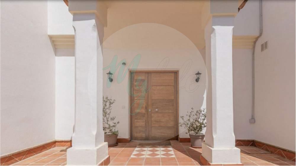 Wholesale & Distribution in La Cala Golf