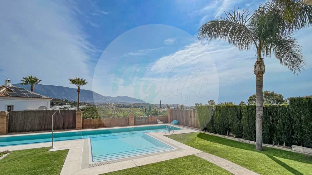 Wholesale & Distribution in La Cala Golf
