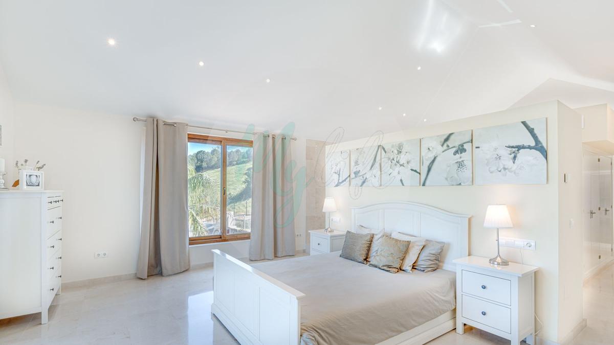 Wholesale & Distribution in La Cala Golf