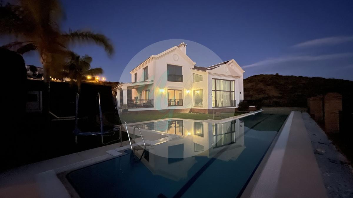 Wholesale & Distribution in La Cala Golf