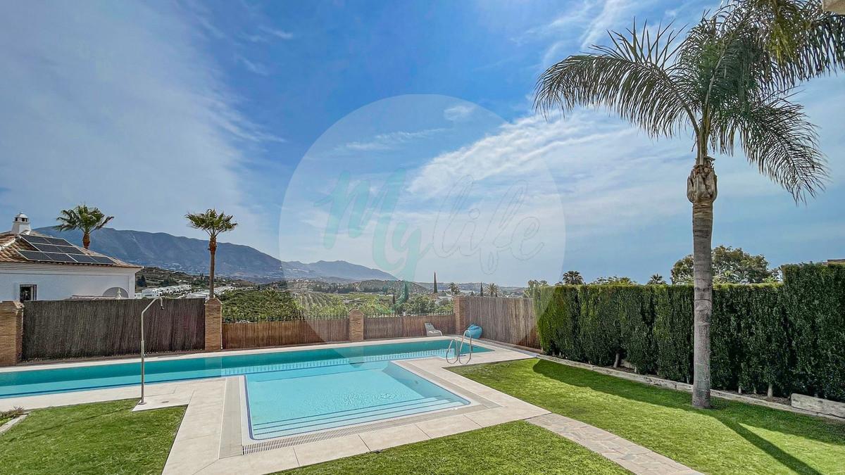 Wholesale & Distribution in La Cala Golf