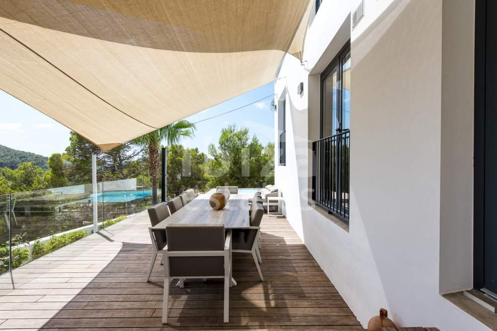 Exquisite designer villa with 7 bedrooms, sea view and tourist license