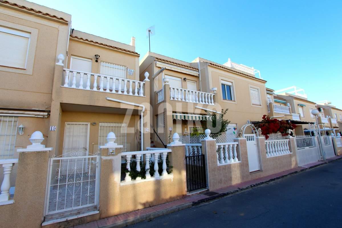 Upper floor bungalow for sale in El Limonar 2 in El Chaparral in Torrevieja