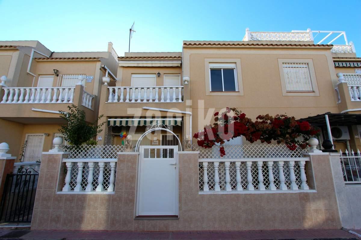 Upper floor bungalow for sale in El Limonar 2 in El Chaparral in Torrevieja