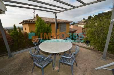 Acheter - Belle villa avec cinq chambres, jardin privé et piscine - Palau Sabardera - immo365costabrava - Piscine 2 - IPV89