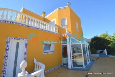 Comprar - Exclusiva villa de lujo con vistas a piscina y montañas - Santa Cristina de Aro - immo365costabrava - Fachada 23 - ISCAV55