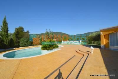 Comprar - Exclusiva villa de lujo con vistas a piscina y montañas - Santa Cristina de Aro - immo365costabrava - Garaje 30 - ISCAV55