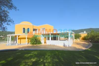 Comprar - Exclusiva villa de lujo con vistas a piscina y montañas - Santa Cristina de Aro - immo365costabrava - Sala de estar 6 - ISCAV55