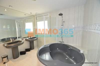 Compra - Villa amb vistes magnífiques al mar i muntanya - Roses - immo365costabrava - Bany 35 - IMF61