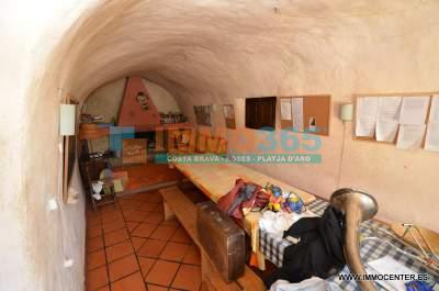 Acheter - Mas près de Figueres, avec 6 chambres et 7 hectares du terrain - Figueras - immo365costabrava - Salon 14 - IALTV36