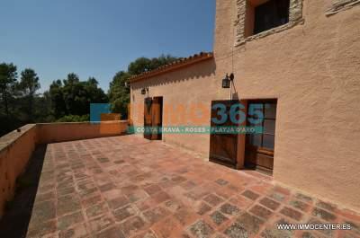 Acheter - Mas près de Figueres, avec 6 chambres et 7 hectares du terrain - Figueras - immo365costabrava - Salon 15 - IALTV36