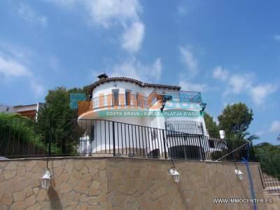 Kaufen - Luxus-Villa mit Pool und atemberaubenden Meerblick - Lloret de Mar - immo365costabrava - Schwimmbad 6 - ILDMV16