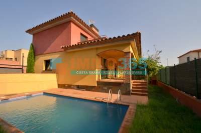Buy - House in residential area with pool near the beach for sale. - La Escala - immo365costabrava - Pool 1 - ILESV15