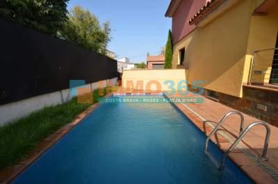 Buy - House in residential area with pool near the beach for sale. - La Escala - immo365costabrava - Pool 17 - ILESV15