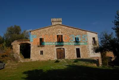 Buy - Large country house with castle and 7 annexe buildings in Calonge. - Calonge - immo365costabrava - Entrance/Exit 28 - ICALOR01