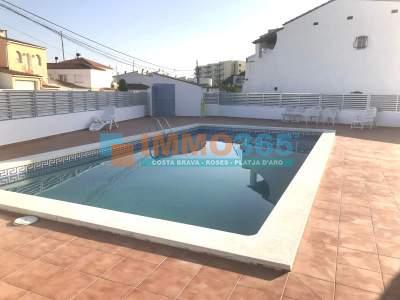 Buy - Large semi-detached house divided into two apartments with pool.  - Rosas - immo365costabrava - Views 1 - ISH361382
