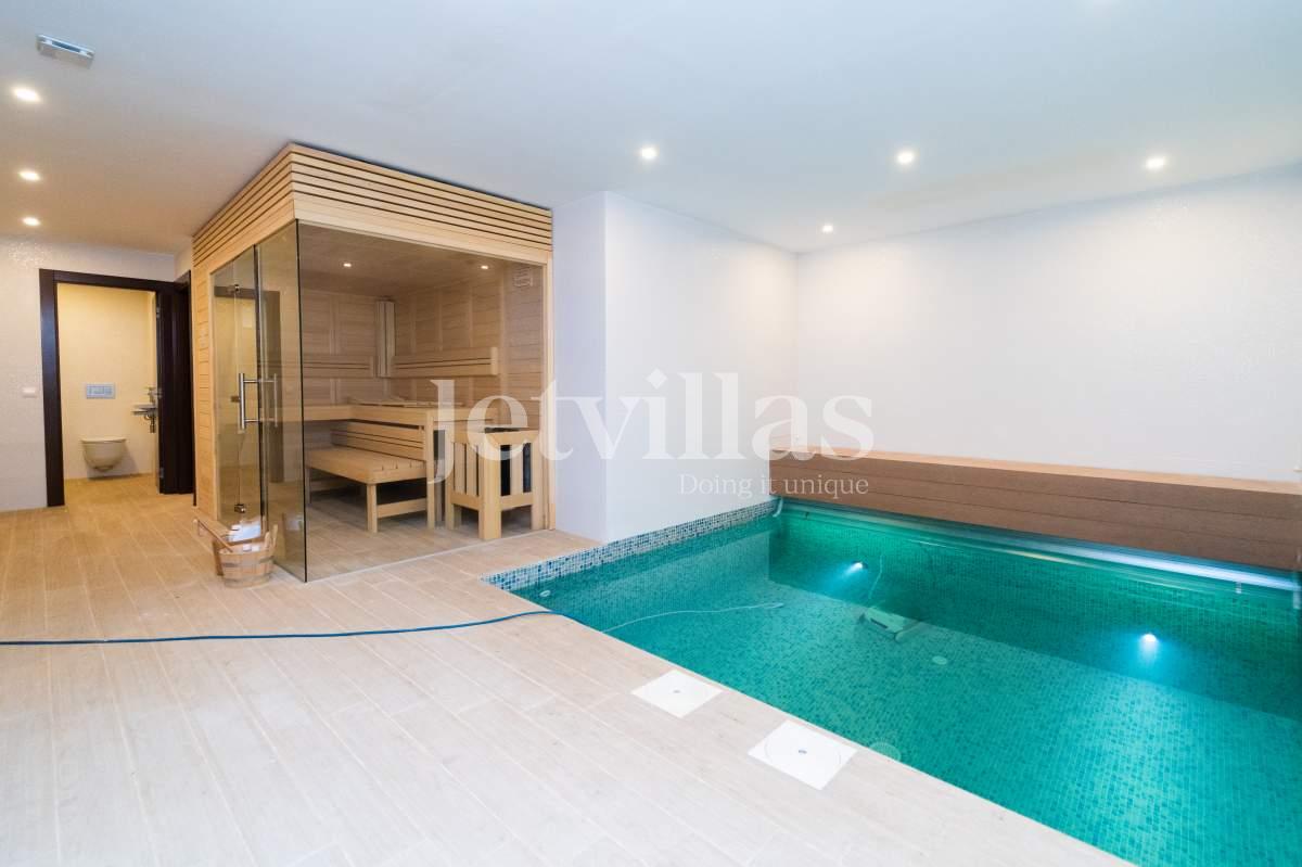 Ein voll möbliertes, prachtvolles Haus