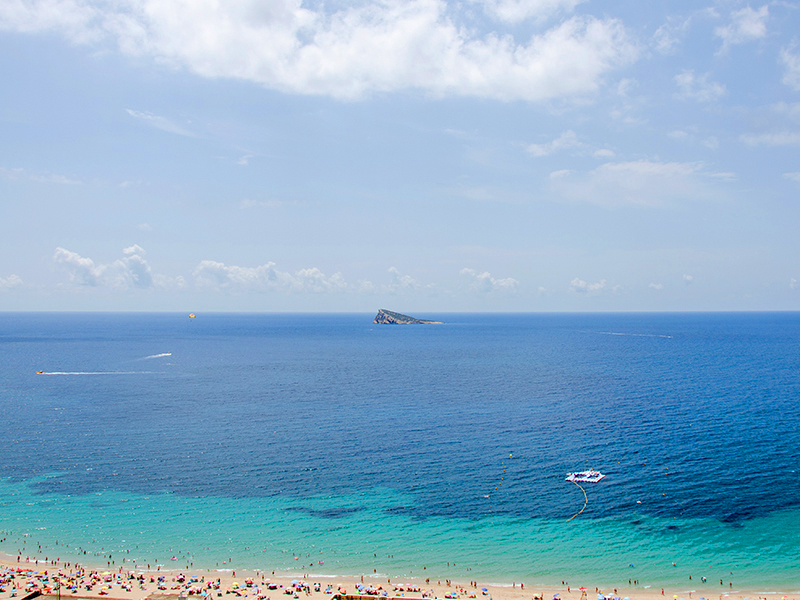 BENIDORM NEW 2 BEDROOM APARTMENTS LOCATED 50 METERS FROM THE BEACH WITH MAGNIFICENT SEA VIEWS