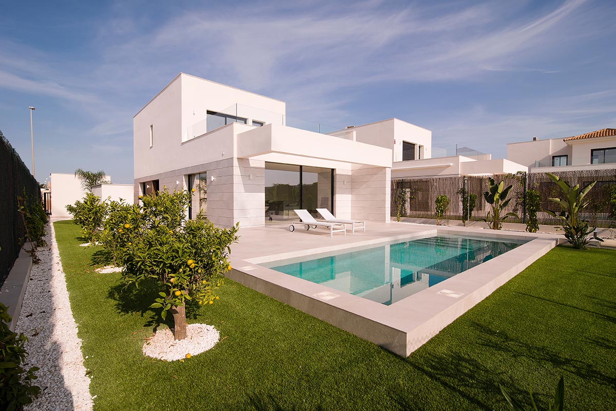 NEW LUXURY 3 BEDROOM VILLA WITH PRIVATE POOL AND SOLARIUM