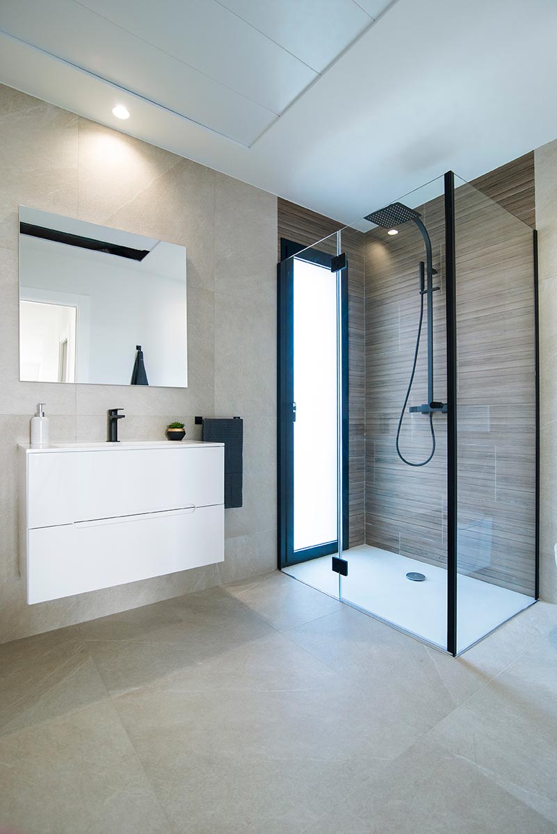 NEW LUXURY 3 BEDROOM VILLA WITH PRIVATE POOL AND SOLARIUM