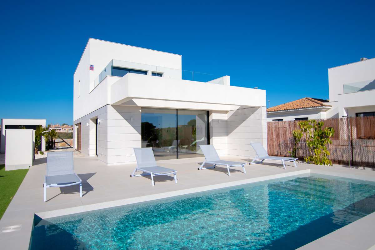 NEW LUXURY 3 BEDROOM VILLA WITH PRIVATE POOL AND SOLARIUM