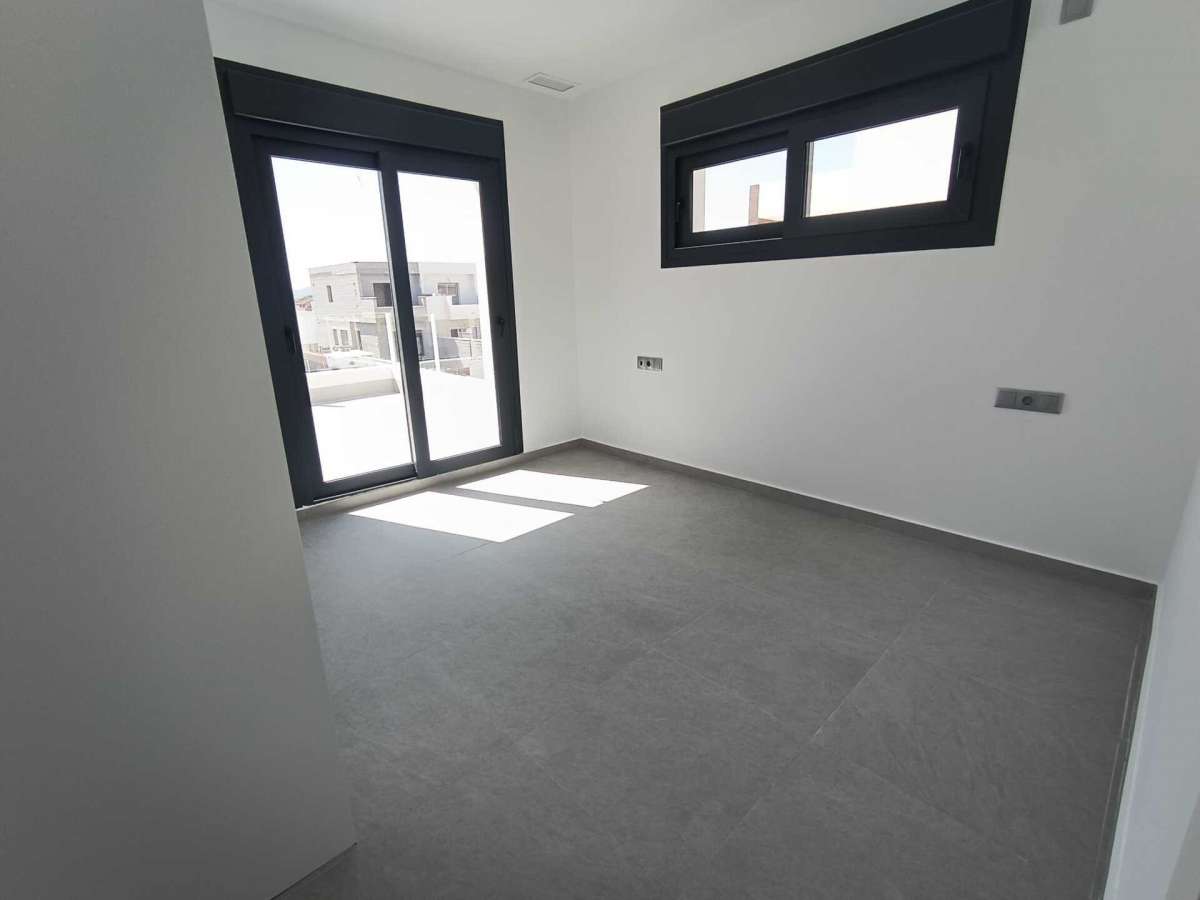 HOUSE FOR SALE, DAYA NUEVA