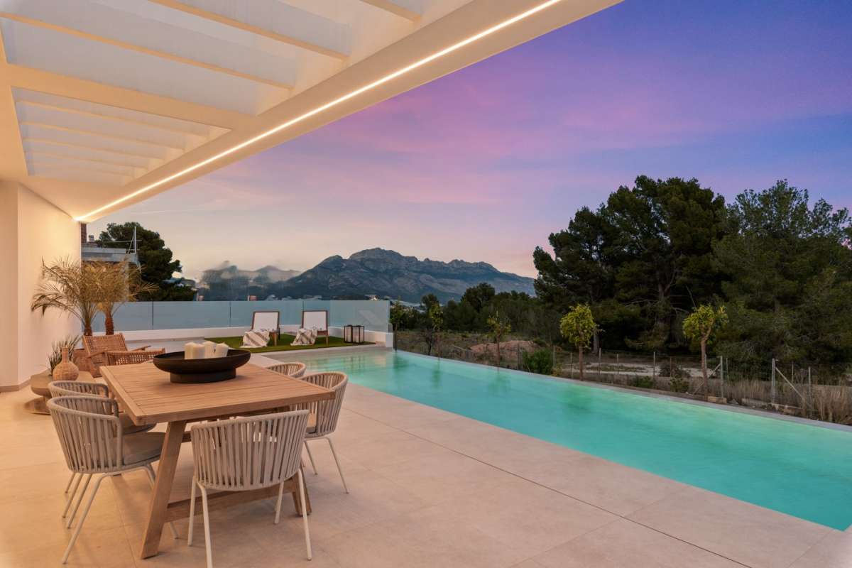 LUXURY VILLA FOR SALE IN POLOP 3 BEDROOMS, 3 BATHROOMS AND PRIVATE POOL