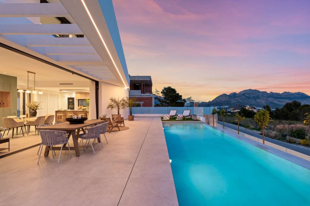 LUXURY VILLA FOR SALE IN POLOP 3 BEDROOMS, 3 BATHROOMS AND PRIVATE POOL