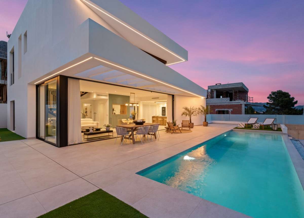 LUXURY VILLA FOR SALE IN POLOP 3 BEDROOMS, 3 BATHROOMS AND PRIVATE POOL