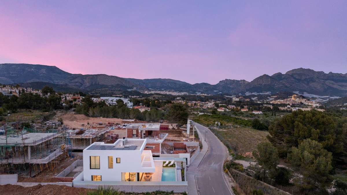 LUXURY VILLA FOR SALE IN POLOP 3 BEDROOMS, 3 BATHROOMS AND PRIVATE POOL