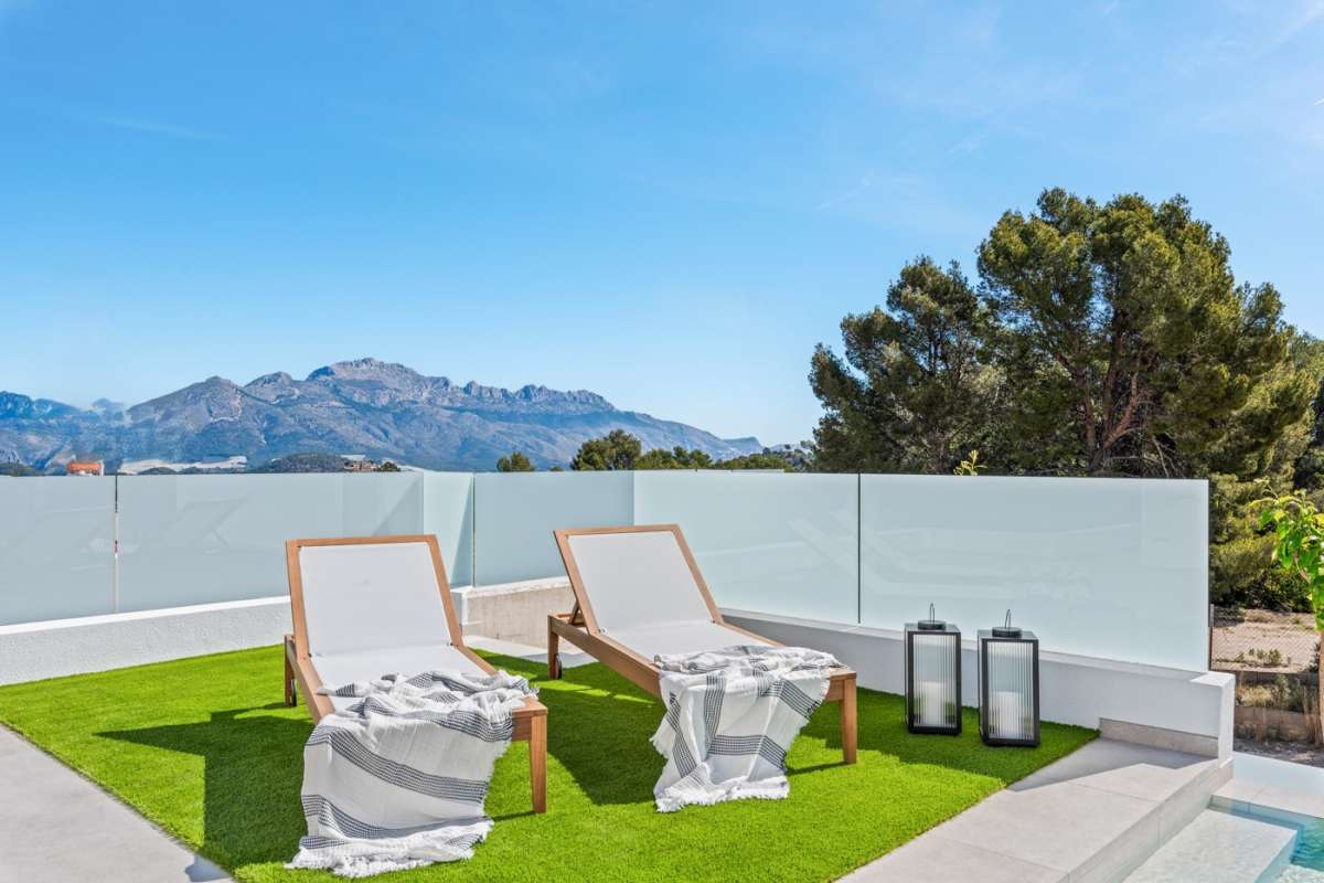 LUXURY VILLA FOR SALE IN POLOP 3 BEDROOMS, 3 BATHROOMS AND PRIVATE POOL