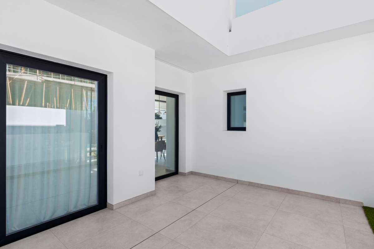 LUXURY VILLA FOR SALE IN POLOP 3 BEDROOMS, 3 BATHROOMS AND PRIVATE POOL