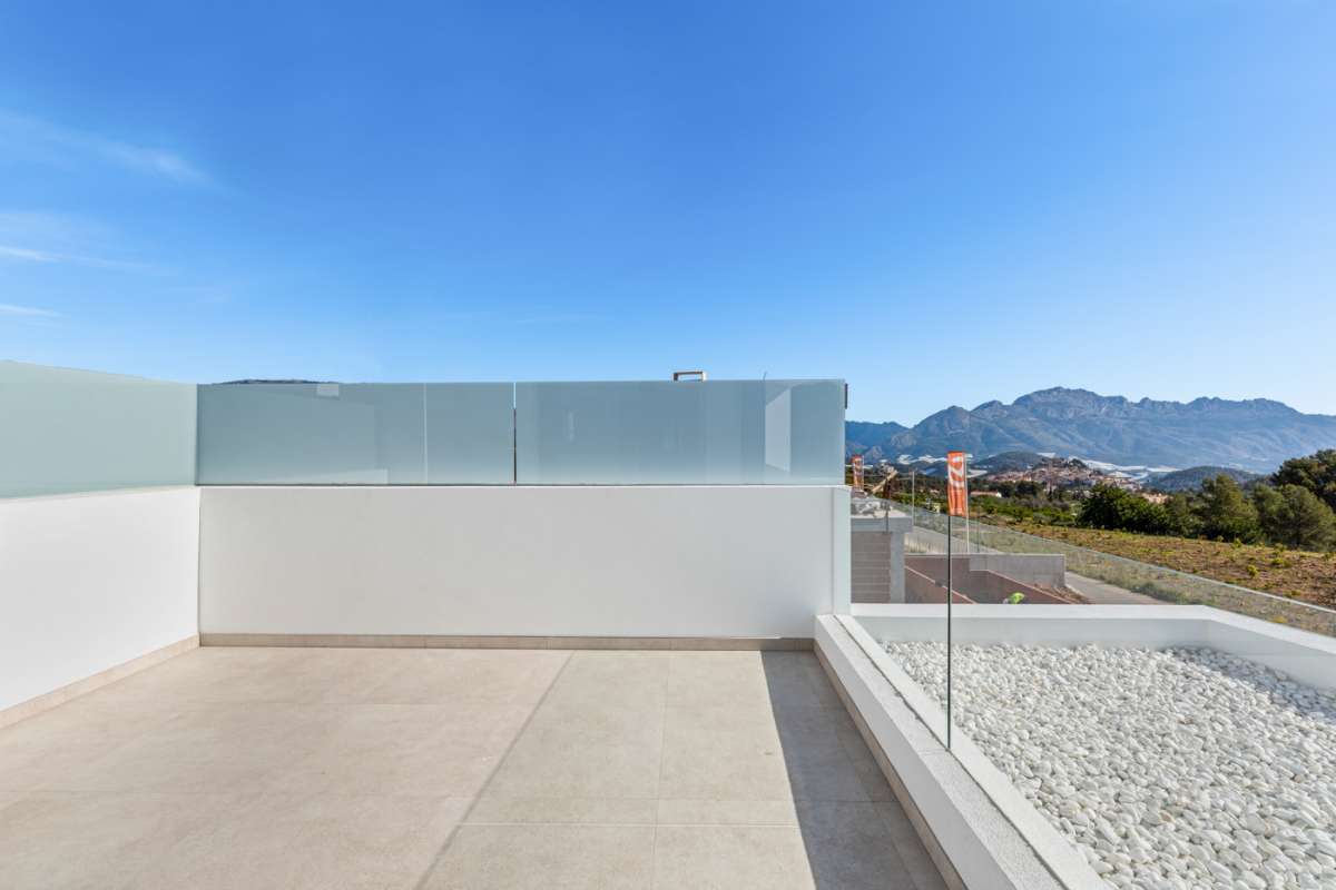 LUXURY VILLA FOR SALE IN POLOP 3 BEDROOMS, 3 BATHROOMS AND PRIVATE POOL