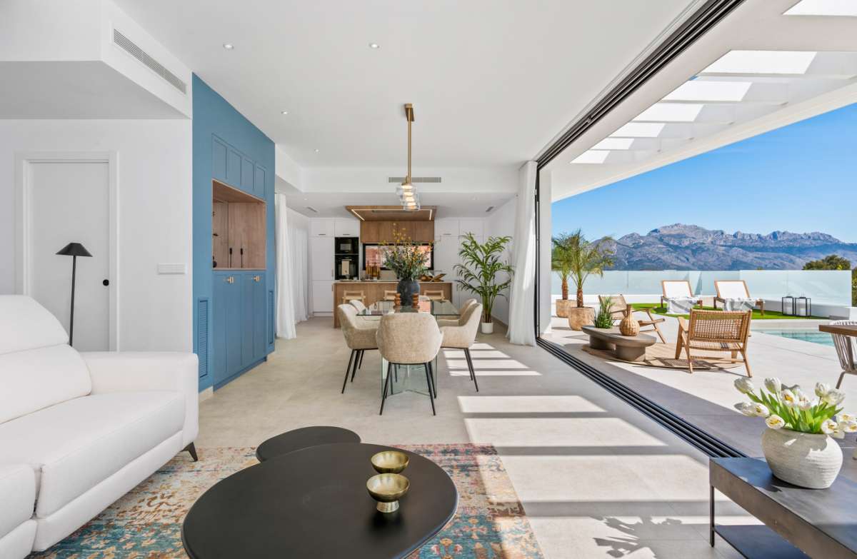 LUXURY VILLA FOR SALE IN POLOP 3 BEDROOMS, 3 BATHROOMS AND PRIVATE POOL