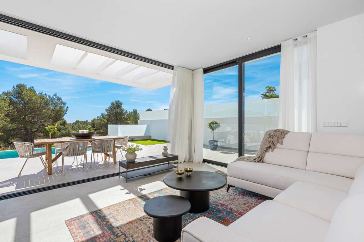 LUXURY VILLA FOR SALE IN POLOP 3 BEDROOMS, 3 BATHROOMS AND PRIVATE POOL